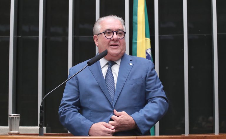Cancelada reunião para votar regulamentação do trabalho por aplicativo; conheça a proposta cancelada-reuniao-para-votar-regulamentacao-do-trabalho-por-aplicativo;-conheca-a-proposta