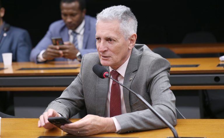 Comissão debate direitos de atingidos por barragens e mineração ilegal comissao-debate-direitos-de-atingidos-por-barragens-e-mineracao-ilegal
