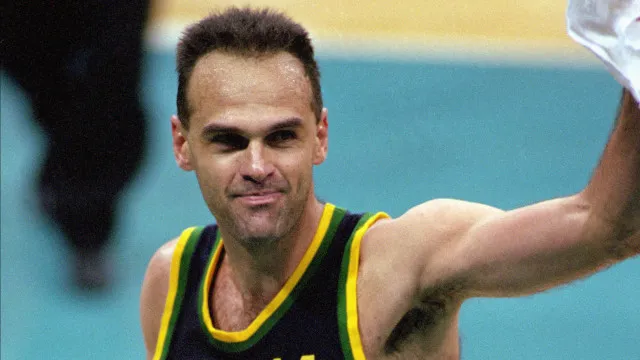 Oscar Schmidt é cremado com a camisa da seleção brasileira de basquete oscar-schmidt-e-cremado-com-a-camisa-da-selecao-brasileira-de-basquete