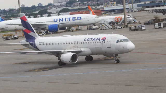 Após problemas técnicos, avião voa em círculos e precisa retornar ao aeroporto de Guarulhos apos-problemas-tecnicos,-aviao-voa-em-circulos-e-precisa-retornar-ao-aeroporto-de-guarulhos
