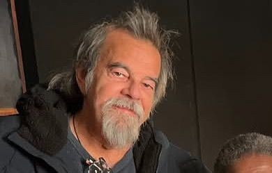 Morre Moogie Canazio, ex-produtor musical de Sandy & Junior e Caetano Veloso, aos 70 anos morre-moogie-canazio,-ex-produtor-musical-de-sandy-&-junior-e-caetano-veloso,-aos-70-anos