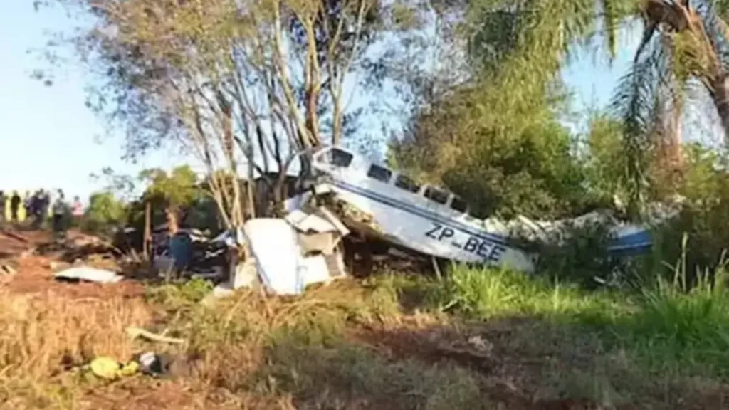 Avião com mais de R$ 15 milhões cai no Paraguai e é saqueado por moradores aviao-com-mais-de-r$-15-milhoes-cai-no-paraguai-e-e-saqueado-por-moradores