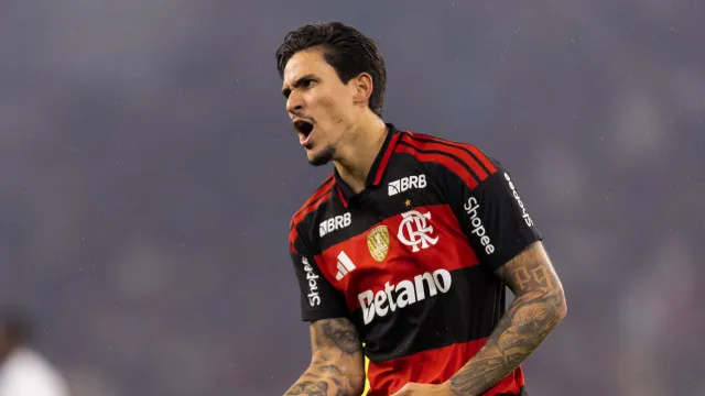 Flamengo passeia com direito a golaço de Plata e amplia crise no Atlético-MG flamengo-passeia-com-direito-a-golaco-de-plata-e-amplia-crise-no-atletico-mg