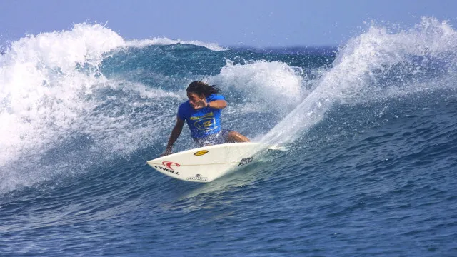 Tubarão paralisa etapa do Mundial de Surfe após vitórias de Medina e cia. tubarao-paralisa-etapa-do-mundial-de-surfe-apos-vitorias-de-medina-e-cia.