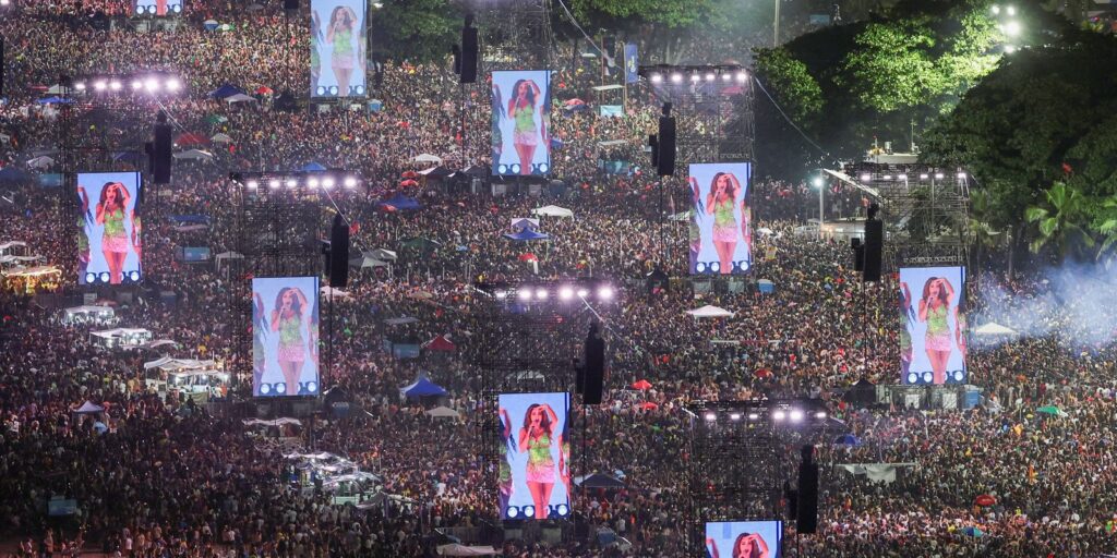 Mais de 2 milhões de pessoas assistem ao show de Shakira em Copacabana mais-de-2-milhoes-de-pessoas-assistem-ao-show-de-shakira-em-copacabana
