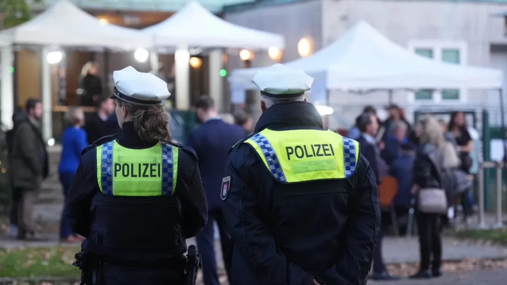 Carro atropela multidão e mata dois no centro de Leipzig, na Alemanha carro-atropela-multidao-e-mata-dois-no-centro-de-leipzig,-na-alemanha