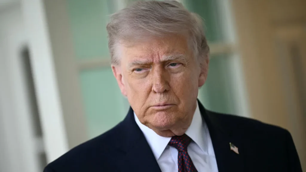 Trump diz que Irã deveria se render, e Teerã afirma que conflito ‘ainda nem começou’ trump-diz-que-ira-deveria-se-render,-e-teera-afirma-que-conflito-‘ainda-nem-comecou’