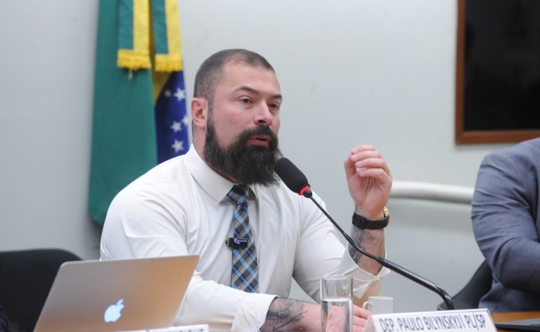 Comissão aprova projeto que facilita a obtenção de posse e porte de arma de fogo comissao-aprova-projeto-que-facilita-a-obtencao-de-posse-e-porte-de-arma-de-fogo
