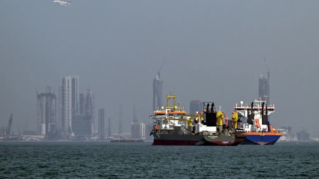 Irã e EUA discutem proposta para reabrir Hormuz e suspender ataques por 30 dias, diz jornal ira-e-eua-discutem-proposta-para-reabrir-hormuz-e-suspender-ataques-por-30-dias,-diz-jornal