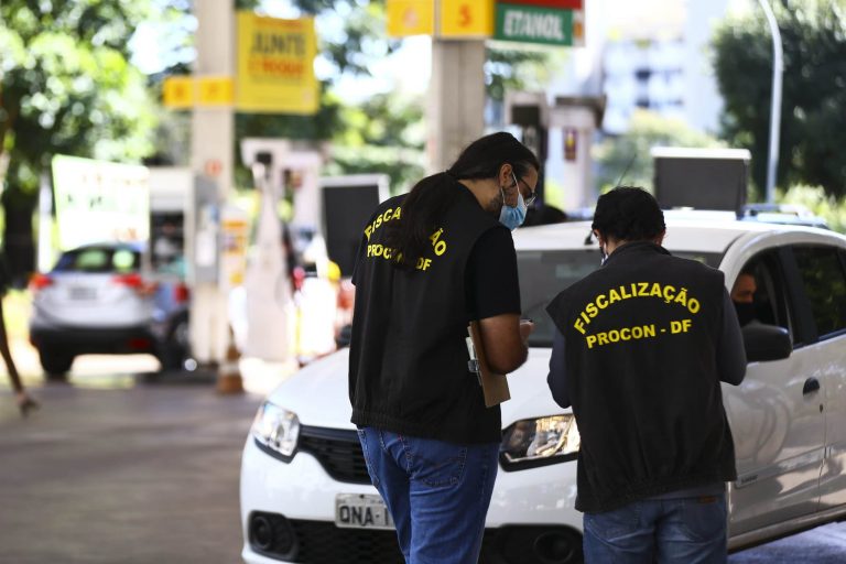 Câmara deve votar na próxima semana projetos para conter alta dos combustíveis camara-deve-votar-na-proxima-semana-projetos-para-conter-alta-dos-combustiveis