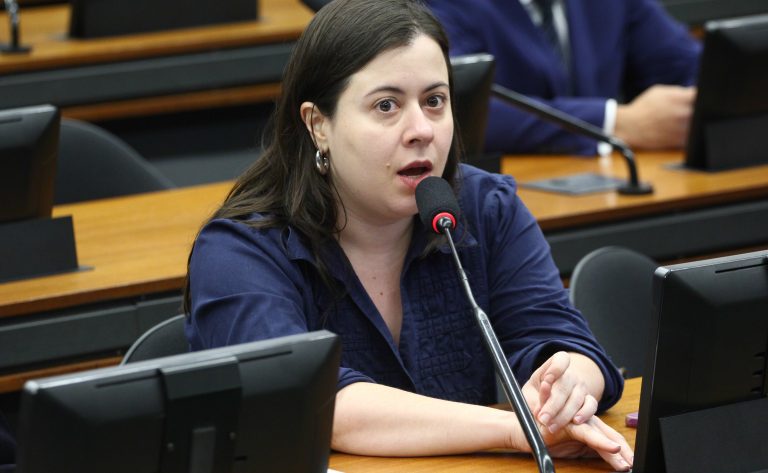 Comissão aprova regra de transparência para reforma de escolas após desastres comissao-aprova-regra-de-transparencia-para-reforma-de-escolas-apos-desastres