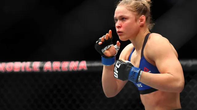 Ronda Rousey finaliza luta em 17 segundos no retorno das lendas do MMA feminino ronda-rousey-finaliza-luta-em-17-segundos-no-retorno-das-lendas-do-mma-feminino
