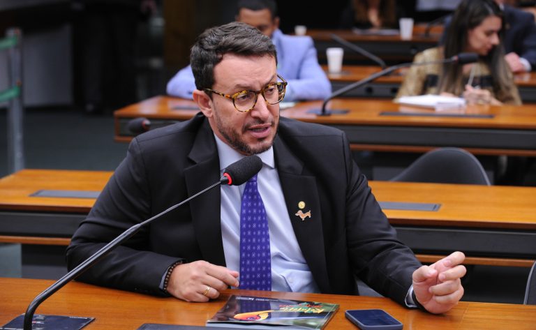 Comissão aprova demissão por justa causa para condenados por maus-tratos contra animais comissao-aprova-demissao-por-justa-causa-para-condenados-por-maus-tratos-contra-animais