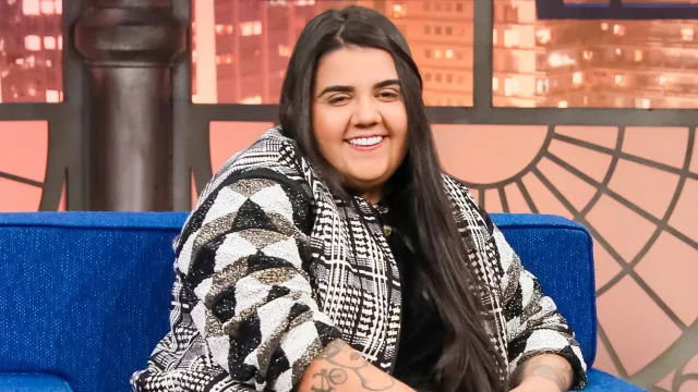 Cantora Yasmin Santos desabafa sobre fim de noivado com influenciadora cantora-yasmin-santos-desabafa-sobre-fim-de-noivado-com-influenciadora