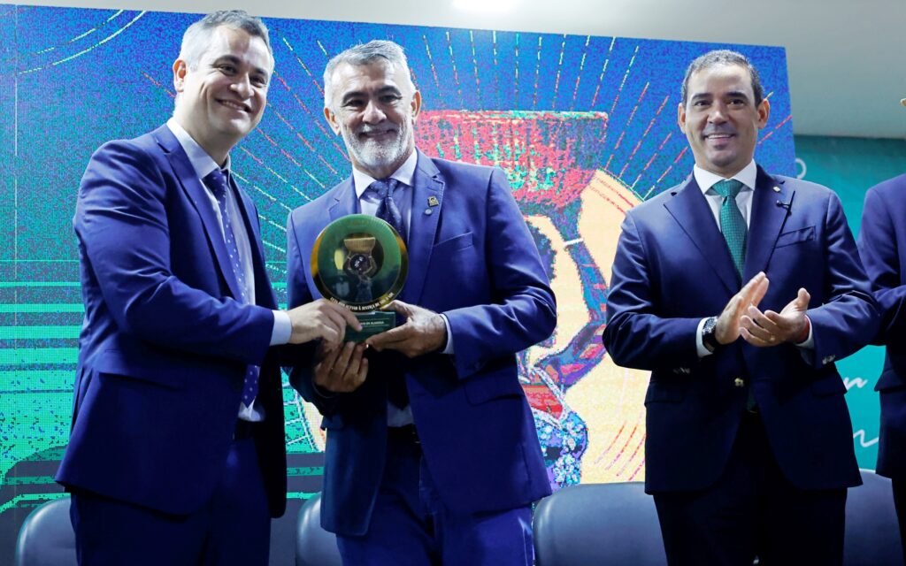 presidente-da-aleto-e-homenageado-durante-abertura-da-programacao-do-dia-da-defensoria-publica