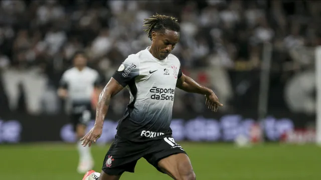 Carrillo conquista Diniz, ‘fura fila’ e ganha espaço no Corinthians carrillo-conquista-diniz,-‘fura-fila’-e-ganha-espaco-no-corinthians