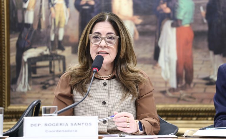 Comissão aprova projeto que facilita punição de quem usa menores em crimes comissao-aprova-projeto-que-facilita-punicao-de-quem-usa-menores-em-crimes