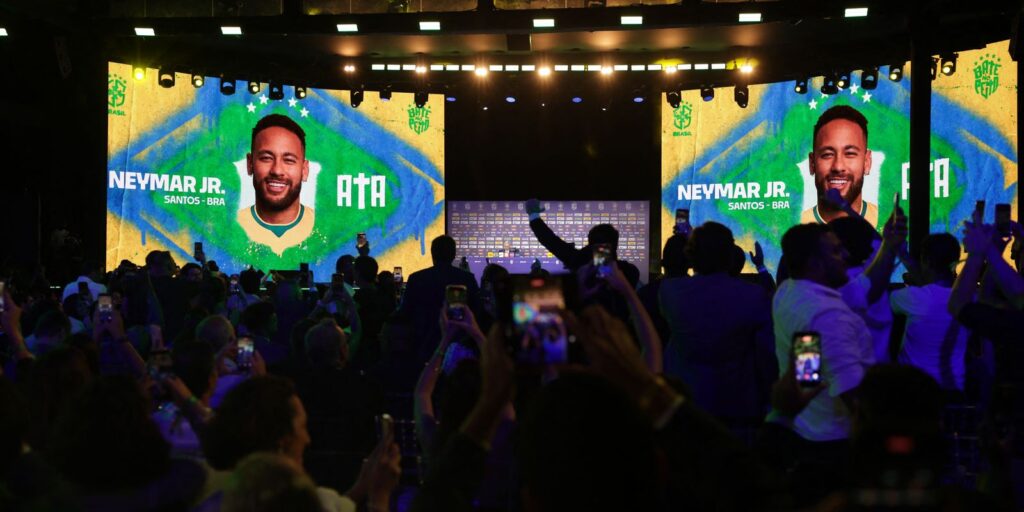 Neymar não treina em apresentação e preocupa a duas semanas da Copa neymar-nao-treina-em-apresentacao-e-preocupa-a-duas-semanas-da-copa