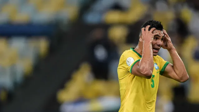 Perguntas sobre Neymar irritam Casemiro antes de treino da seleção brasileira perguntas-sobre-neymar-irritam-casemiro-antes-de-treino-da-selecao-brasileira