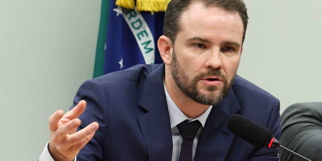 Lula pede a Durigan que avalie possíveis prejuízos de medidas dos EUA lula-pede-a-durigan-que-avalie-possiveis-prejuizos-de-medidas-dos-eua