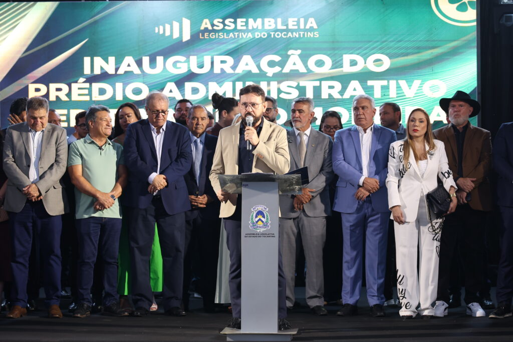 Servidores comemoram inauguração de centro administrativo da Aleto servidores-comemoram-inauguracao-de-centro-administrativo-da-aleto