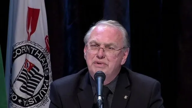 Osmar Stabile é alvo de novo pedido de impeachment no Corinthians osmar-stabile-e-alvo-de-novo-pedido-de-impeachment-no-corinthians