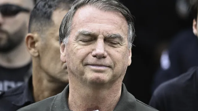 Bolsonaro apresenta soluços ‘acima da média’, mostra relatório médico bolsonaro-apresenta-solucos-‘acima-da-media’,-mostra-relatorio-medico