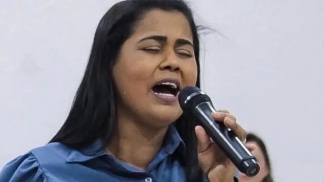 Cantora gospel morre aos 38 anos após doença no fígado cantora-gospel-morre-aos-38-anos-apos-doenca-no-figado