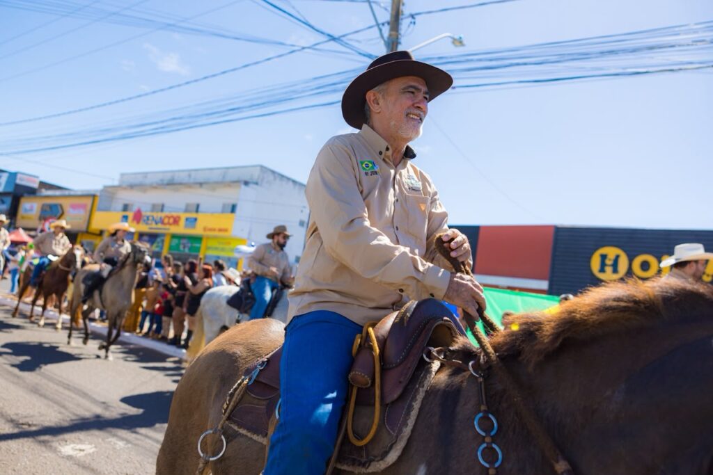 presidente-amelio-cayres-exalta-forca-da-tradicao-sertaneja-na-36a-cavalgada-de-araguaina