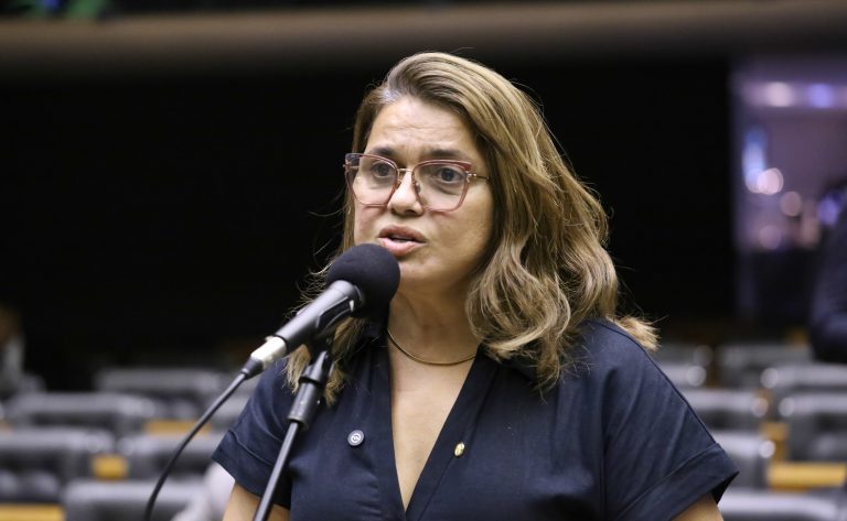 Comissão aprova proposta que veda propaganda com apelo sexual em eventos esportivos comissao-aprova-proposta-que-veda-propaganda-com-apelo-sexual-em-eventos-esportivos
