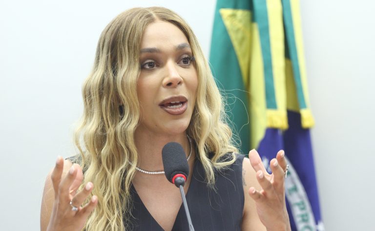 Comissão realiza Tribuna das Mulheres para discutir a defesa da terra comissao-realiza-tribuna-das-mulheres-para-discutir-a-defesa-da-terra