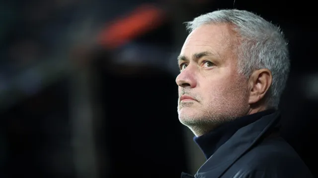 Real Madrid oficializa contratação de José Mourinho por quase R$ 90 milhões real-madrid-oficializa-contratacao-de-jose-mourinho-por-quase-r$-90-milhoes