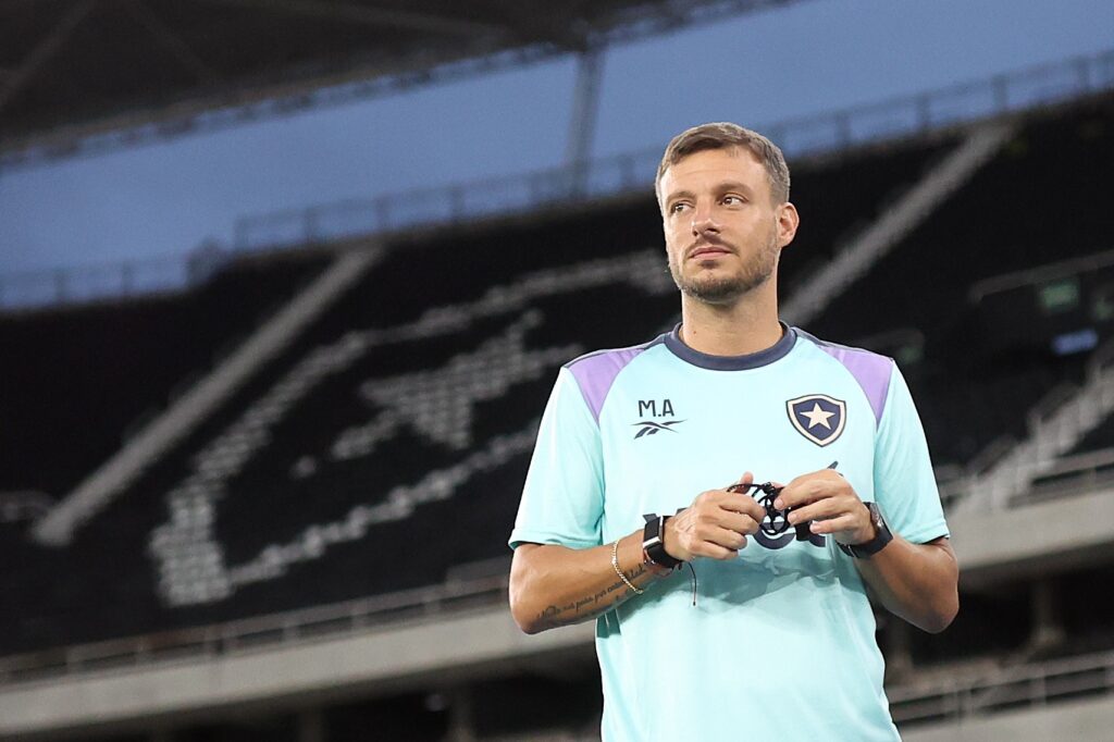 Ex-Botafogo, Martín Anselmi é anunciado como novo técnico do Elche, da Espanha ex-botafogo,-martin-anselmi-e-anunciado-como-novo-tecnico-do-elche,-da-espanha