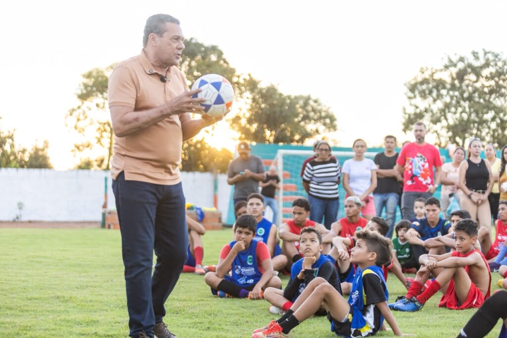 Na estreia do Brasil na Copa, Luxemburgo acompanha jogo com a população de Tocantinópolis na-estreia-do-brasil-na-copa,-luxemburgo-acompanha-jogo-com-a-populacao-de-tocantinopolis