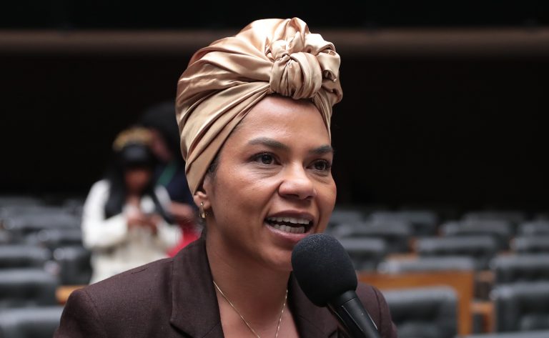 Comissão aprova projeto com programa de emprego e formação para jovens indígenas comissao-aprova-projeto-com-programa-de-emprego-e-formacao-para-jovens-indigenas