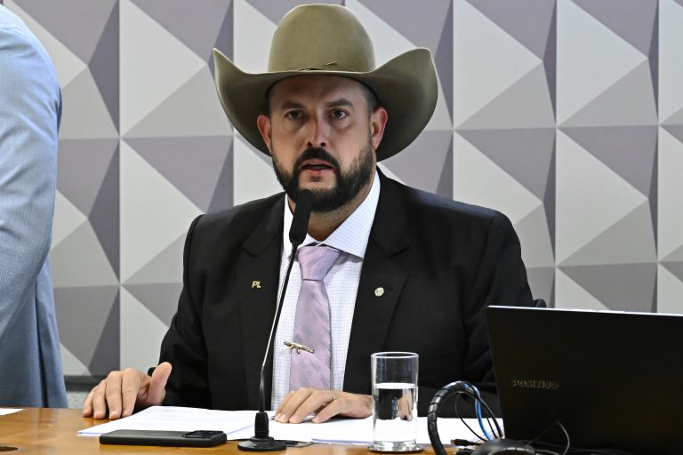 Comissão mista aprova MP do Frete e cria piso salarial para motorista de longa distância comissao-mista-aprova-mp-do-frete-e-cria-piso-salarial-para-motorista-de-longa-distancia