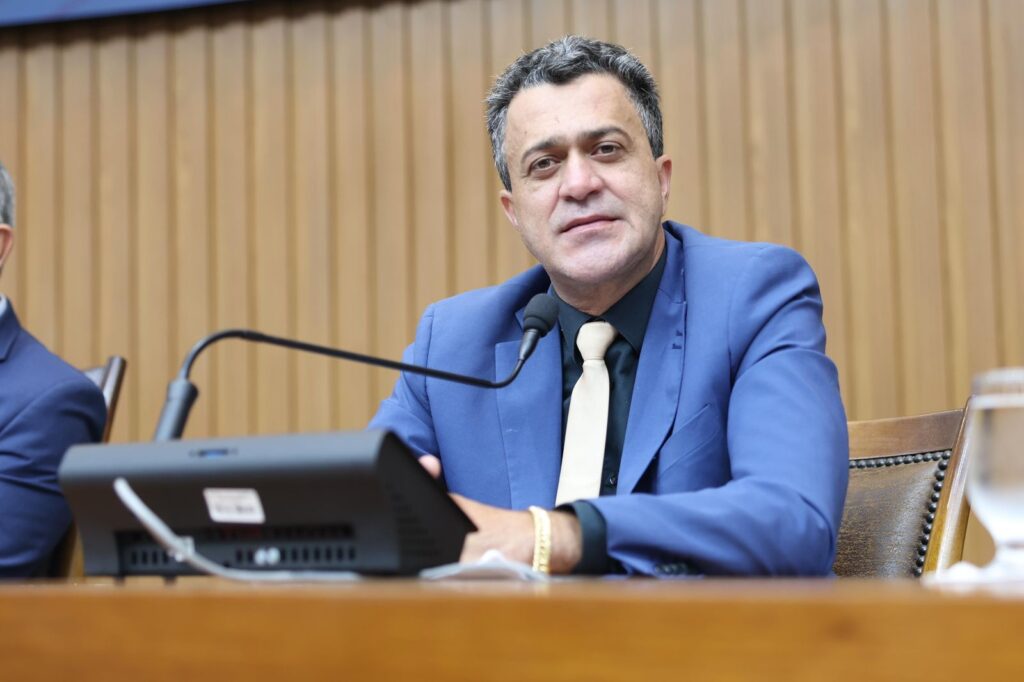 Deputado Luciano vota a favor dos servidores do Estado e ajuda a garantir indenizações deputado-luciano-vota-a-favor-dos-servidores-do-estado-e-ajuda-a-garantir-indenizacoes