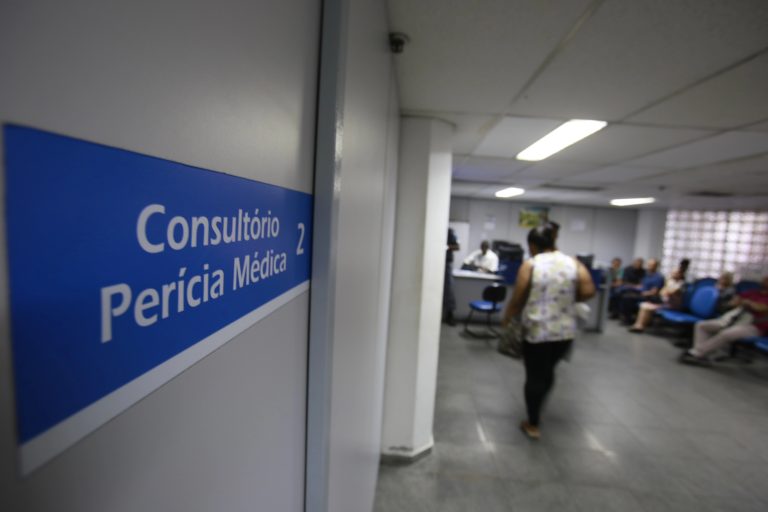 Medida provisória amplia programa para reduzir fila de análise de benefícios do INSS medida-provisoria-amplia-programa-para-reduzir-fila-de-analise-de-beneficios-do-inss