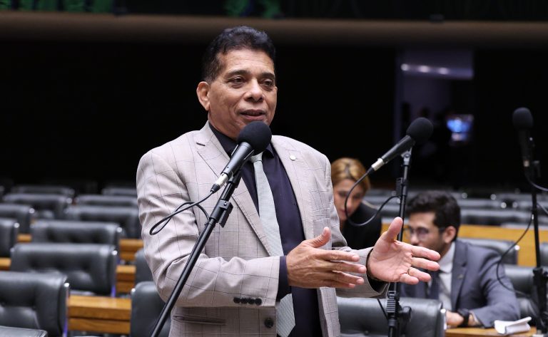 Comissão aprova projeto que regulamenta práticas de humor terapêutico no SUS comissao-aprova-projeto-que-regulamenta-praticas-de-humor-terapeutico-no-sus
