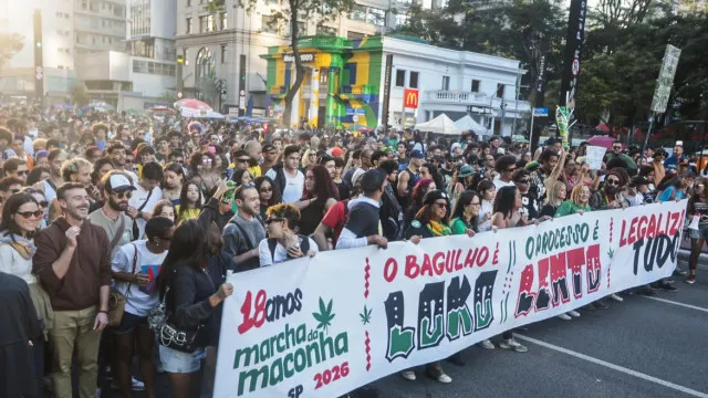 Marcha da Maconha pede regulamentação e critica guerra às drogas marcha-da-maconha-pede-regulamentacao-e-critica-guerra-as-drogas