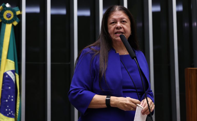 Comissão aprova projeto que cria programa de distribuição de livros para crianças de até 6 anos comissao-aprova-projeto-que-cria-programa-de-distribuicao-de-livros-para-criancas-de-ate-6-anos