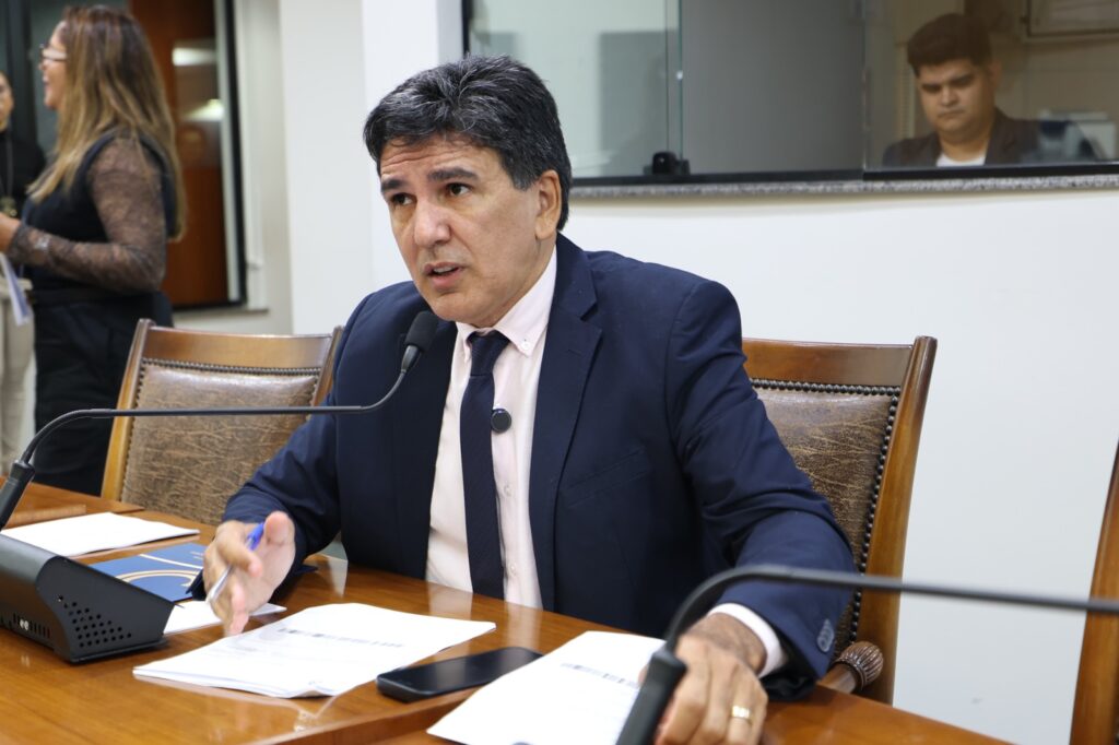 junior-geo-pede-regulamentacao-do-“descanso-de-voz”-para-professores-da-rede-estadual
