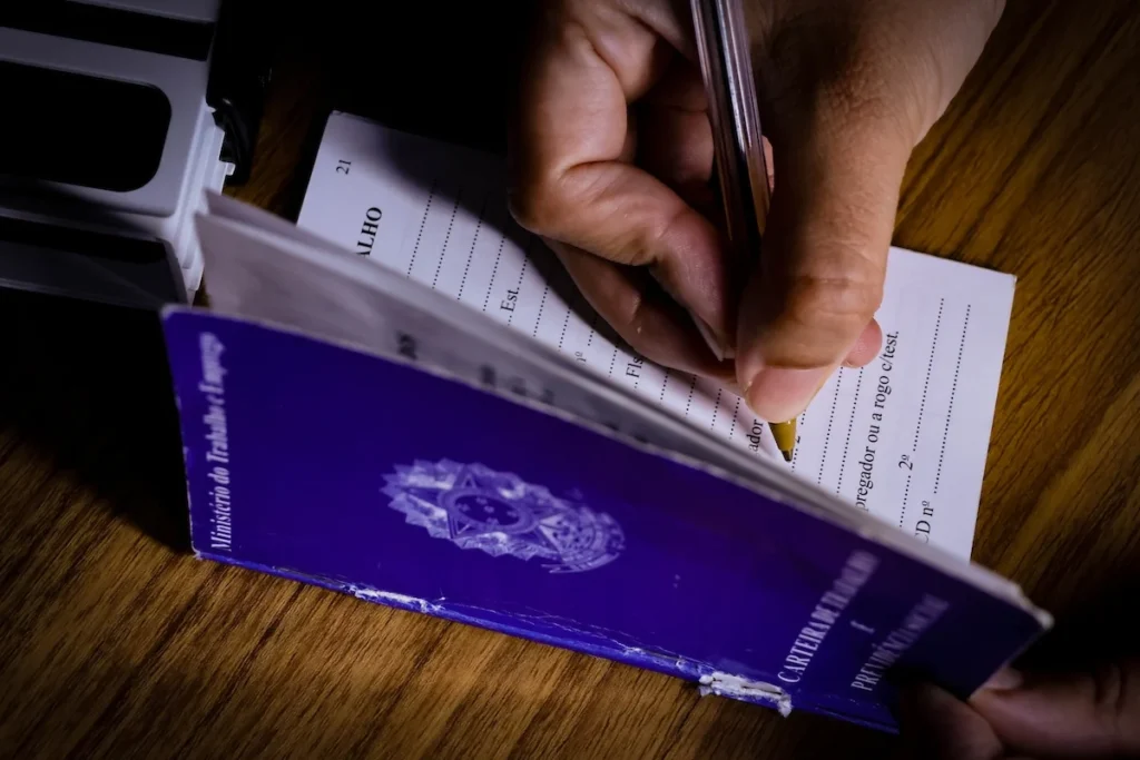 desemprego-no-brasil-fica-em-5,6%-e-registra-menor-nivel-da-serie-historica-para-maio