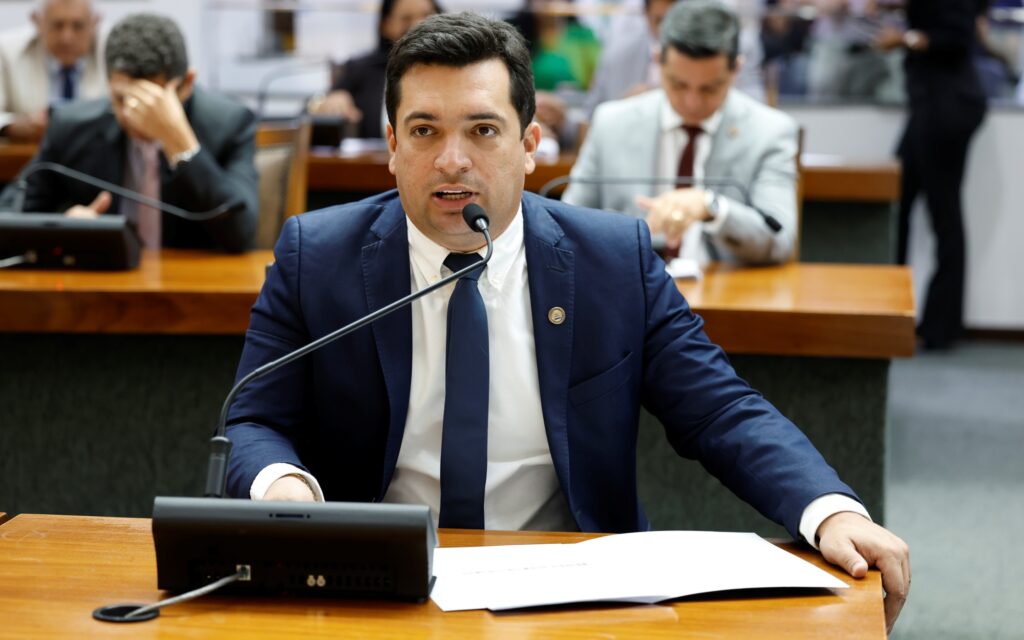 Deputados solicitam reforço na segurança aquática durante temporada de praias de 2026 deputados-solicitam-reforco-na-seguranca-aquatica-durante-temporada-de-praias-de-2026