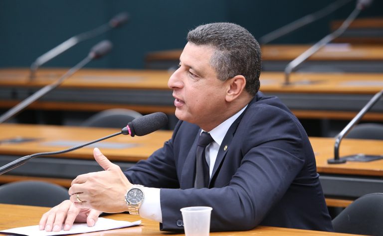 Comissão aprova bolsas para pesquisas científicas de curta duração e alto impacto comissao-aprova-bolsas-para-pesquisas-cientificas-de-curta-duracao-e-alto-impacto