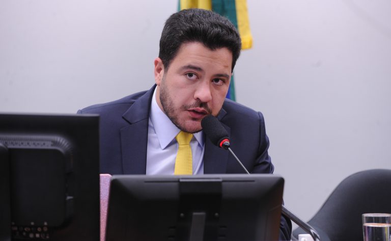Comissão aprova projeto que amplia mecanismo de ajuste de carbono nas fronteiras comissao-aprova-projeto-que-amplia-mecanismo-de-ajuste-de-carbono-nas-fronteiras