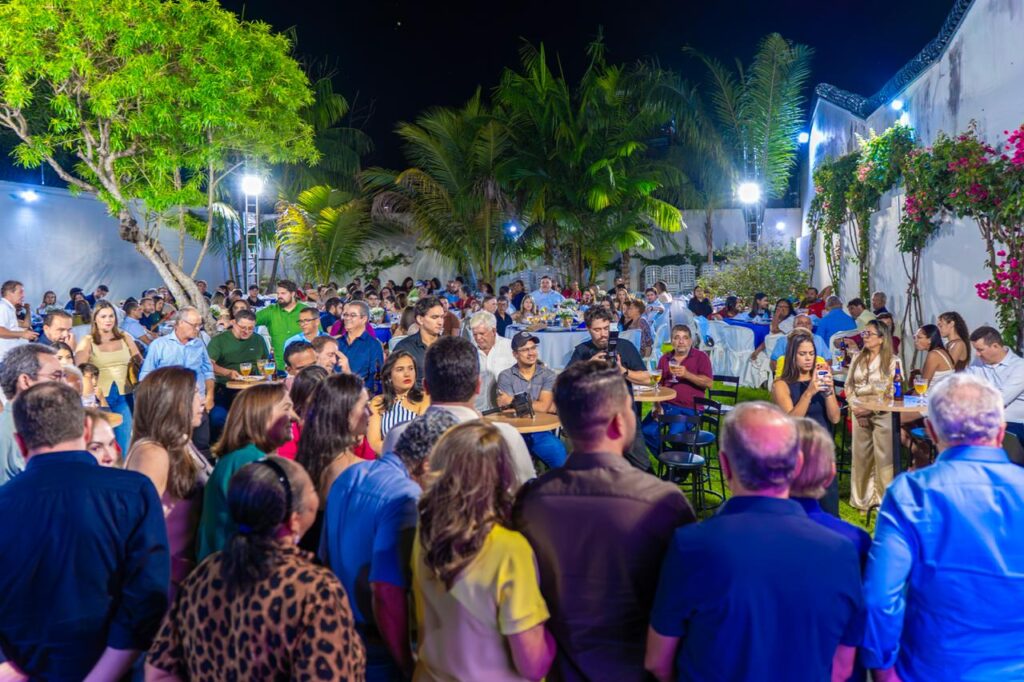 Aniversário de Laurez Moreira reúne lideranças, amigos e apoiadores em Gurupi aniversario-de-laurez-moreira-reune-liderancas,-amigos-e-apoiadores-em-gurupi