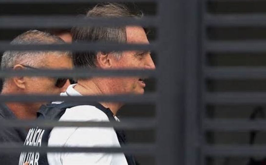 Moraes dá 48 horas para Bolsonaro entregar todas as armas registradas em seu nome moraes-da-48-horas-para-bolsonaro-entregar-todas-as-armas-registradas-em-seu-nome