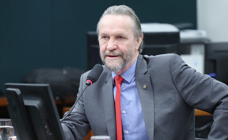 Comissão aprova parâmetros para acervos de livros em salas de aula comissao-aprova-parametros-para-acervos-de-livros-em-salas-de-aula