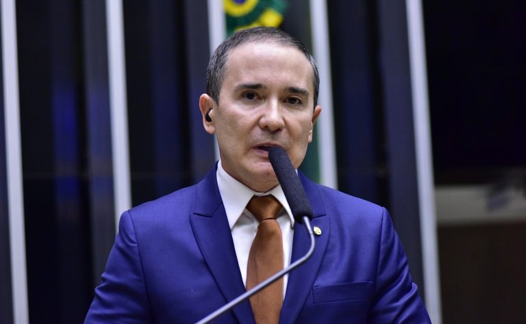Comissão aprova projeto que prevê pesquisas sobre cuidadores de pessoas com deficiência comissao-aprova-projeto-que-preve-pesquisas-sobre-cuidadores-de-pessoas-com-deficiencia